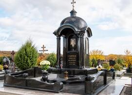 фото Памятник с часовней: символика, формы и варианты оформления из гранита