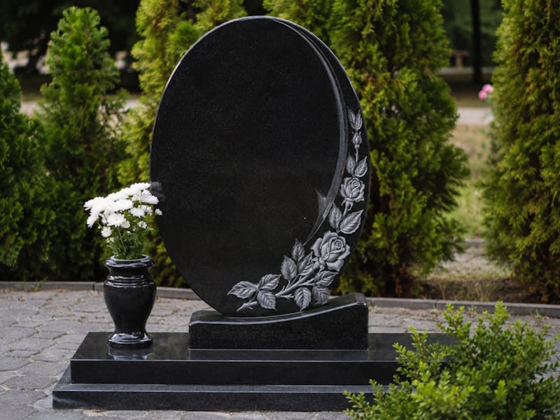 Памятник в виде овала